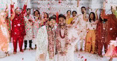 Pareja celebra su boda gay con una hermosa ceremonia tradicional hindú