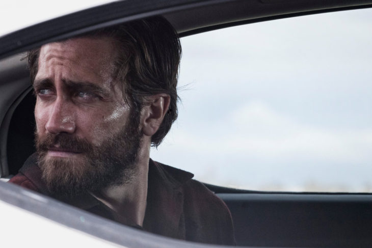 Actor Jake Gyllenhaal con cabello largo y barba en Nocturnal animals del 2016