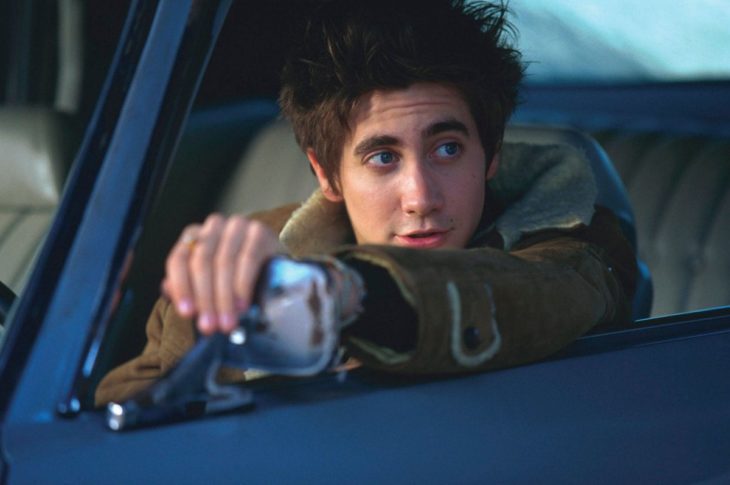 Actor Jake Gyllenhaal de joven conduciendo un carro en Highway en 2002