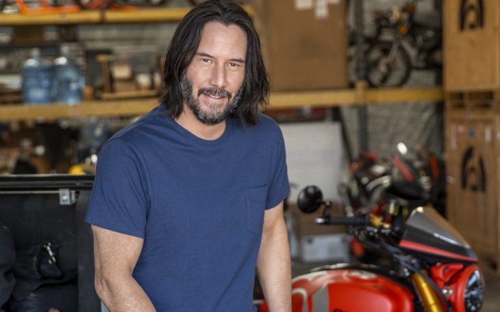 Keanu Reeves hace labores sociales en hospitales y asociaciones