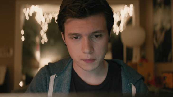 Nick Robinson como Simon en Love, Simon