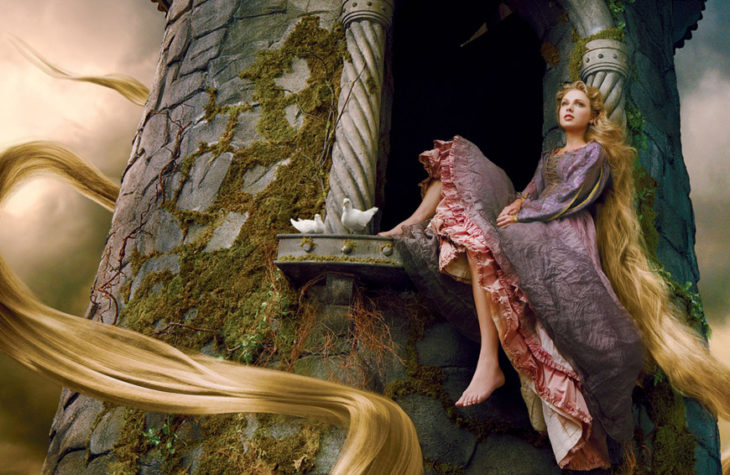 Taylor Swift como Rapunzel en Enredados