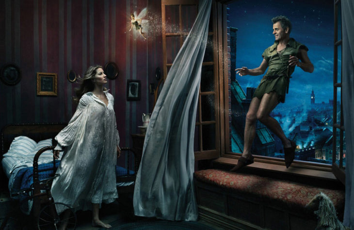 Gisele Bündchen, Tina Fey y Mikhail Baryshnikov como Wendy, Tinker Bell y Peter Pan