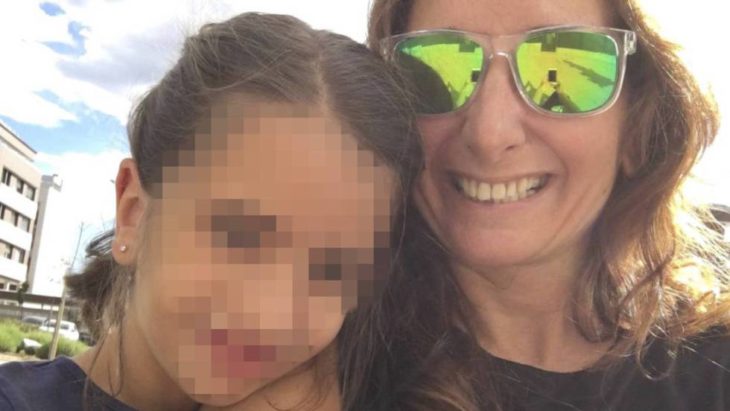 Carolina Gomez y su hija Inés a la que expulsaron en su primer día de campamento