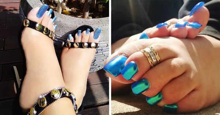 Las uñas largas de acrílico en los pies están oficialmente de moda