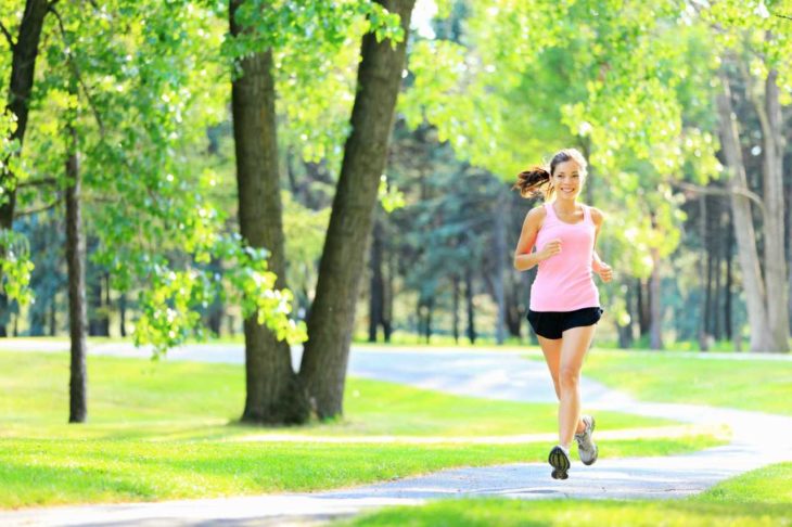 La alergia al ejercicio existe, como ejemplo, una mujer que trotaba 