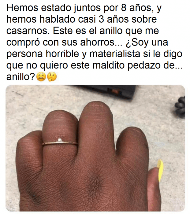 Mujer se burla del anillo de compromiso que le dio su novio