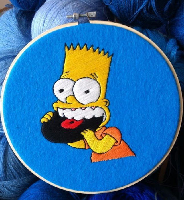 Bordado de Gabriela Martinez con escena de Los Simpson, Bart Simpson comiendo un disco de acetato
