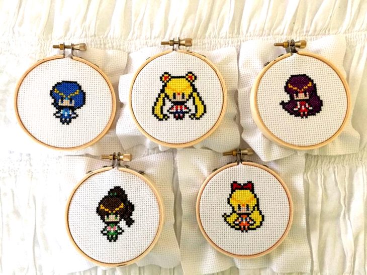 Bordado de Sailor Moon; Serena, Mercurio, Marte, Júpiter, Venus; Ami, Rei, Lita y Mina