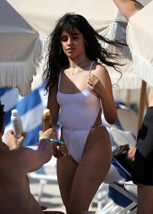 Camila Cabello disfrutando de las playas en Miami
