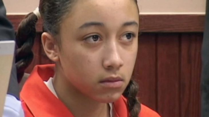 Cyntoia Brown cuando enfrentó su juicio a los 16 años