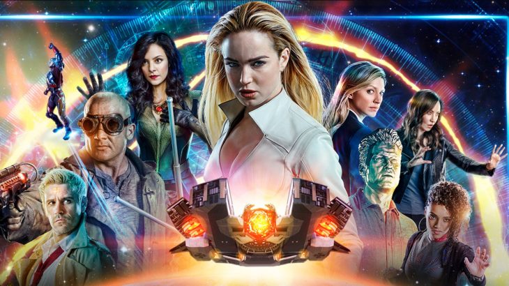 Elenco de DC's Legends of Tomorrow posando para la imagen promocional