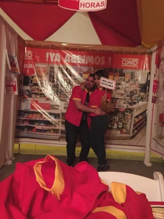 Niña celebra fiesta de ocho años con temática de Oxxo disfrazada de cajera