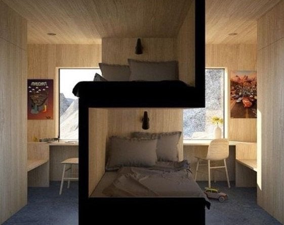 Dormitorio de una universidad con las camas acomodadas perfectamente