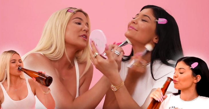 Kylie Jenner y Khloé Kardashian se maquillan bebiendo shots