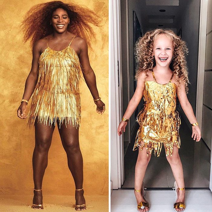 Serena Williams junto a Alya Chaglar llevando un vestido similar creado por Stefani Chaglar