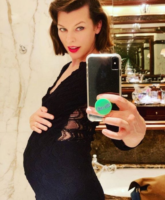 Milla Jovovich anuncia su tercer embarazo en Instagram