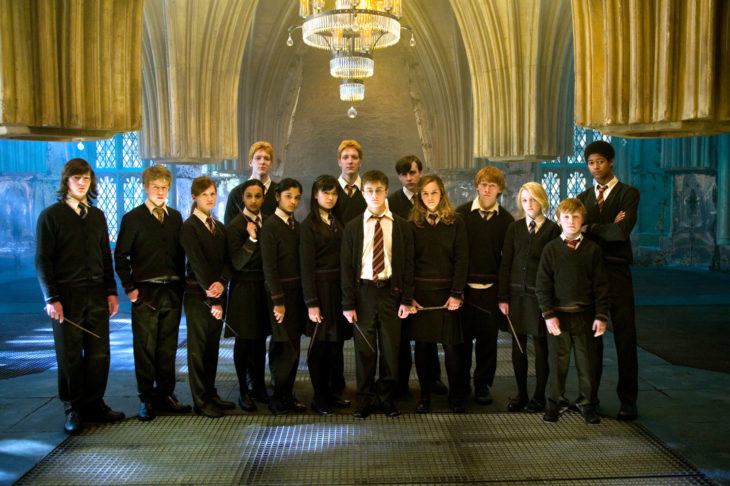 Ejercito de Dumbledore reunido en la sala de menesteres