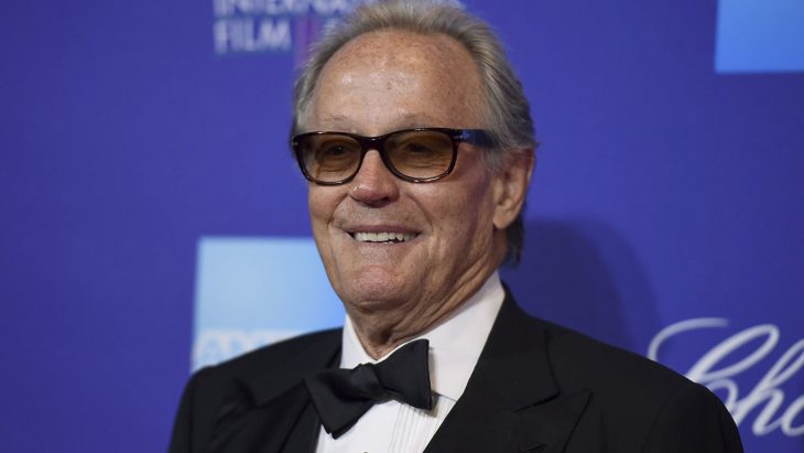 Peter Fonda con lentes en una gala