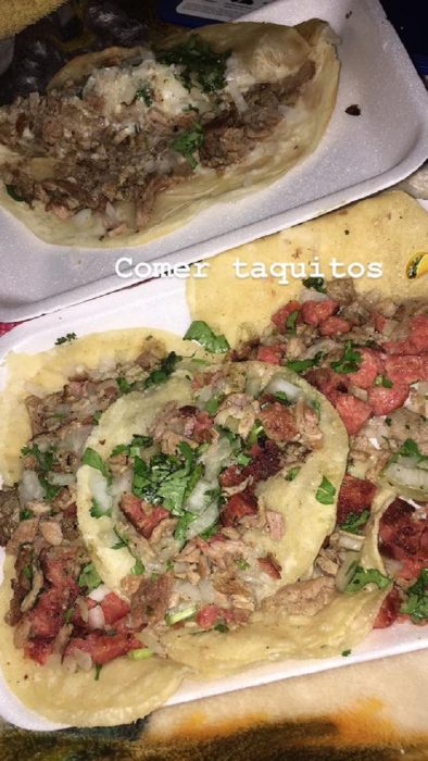 Novio planea noche de chicas con su novia; tacos para la cena