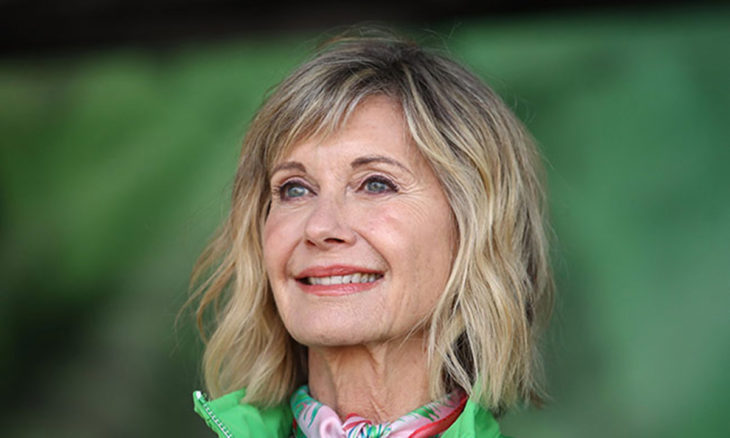 Olivia Newton John sonriendo