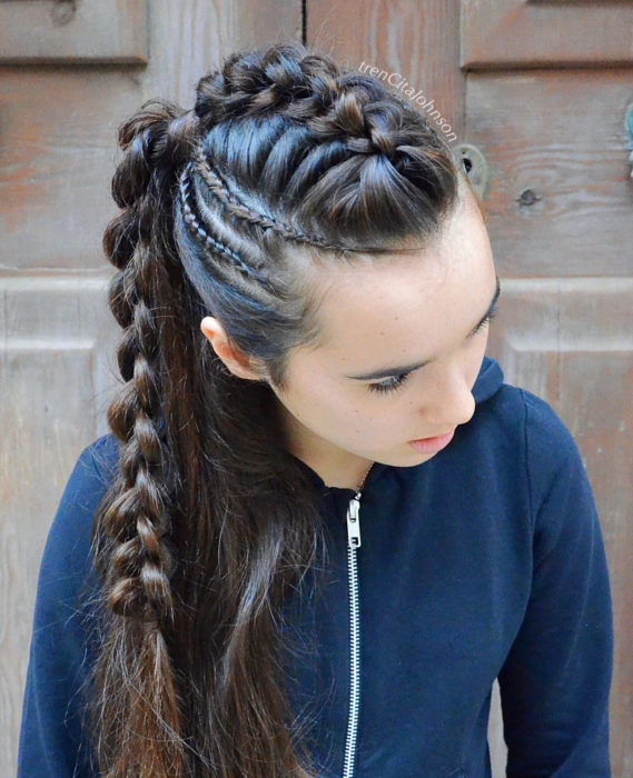 Niña con peinado de trenzas estilo Lagertha de Vikingos