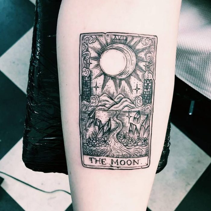 Tatuaje de halloween, carta de tarot de la Luna