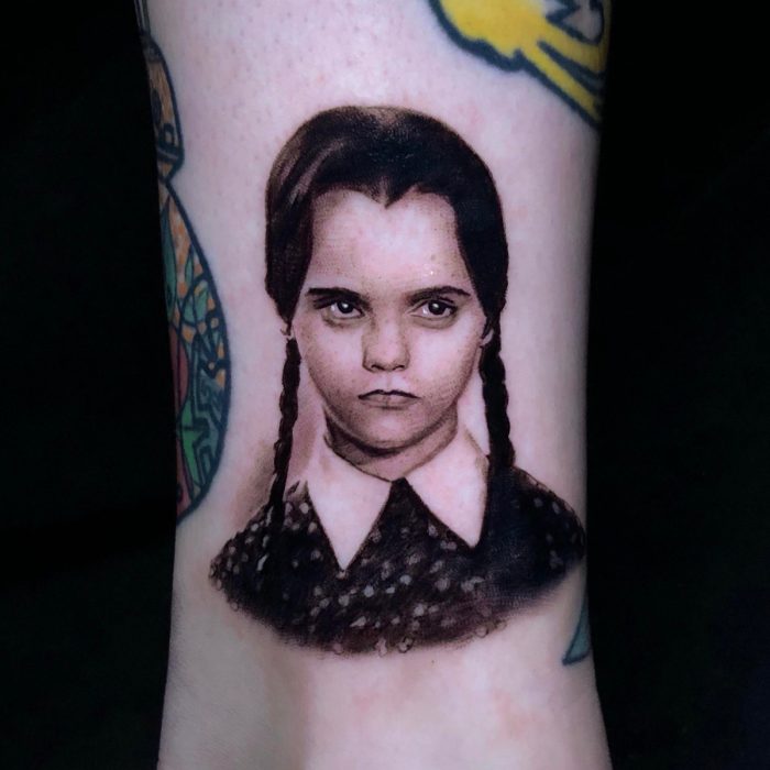 Tatuaje de halloween, Merlina Addams realista