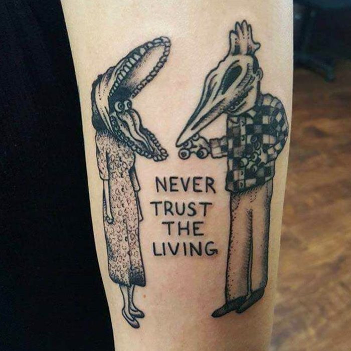 Tatuaje de halloween, Never trust the living, monstruos de Beetlejuice