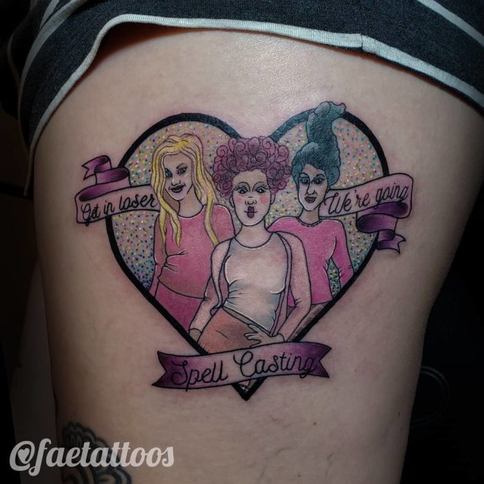 Tatuaje en forma de corazón las hermanas Sanderson de Hocus Pocus inspirado en Mean Girls 