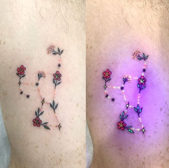 Tatuaje de guia de flores con efecto ultravioleta