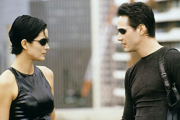 Keanu Reeves y Carrie-Anne Moss en Matrix