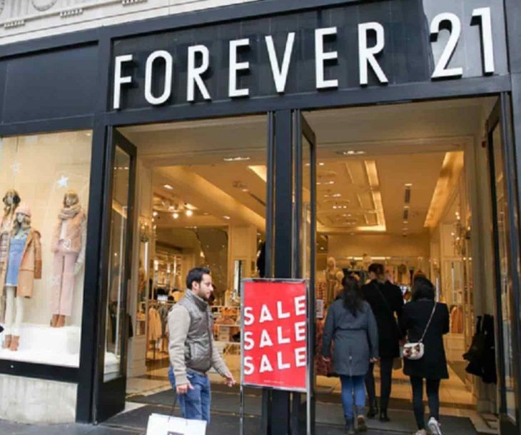 Fachada de la tienda Forever 21 con descuentos 