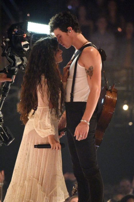 Camila Cabello y Shawn mendez en los MTV VMA 2019