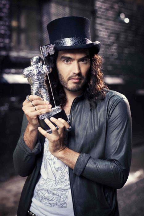 Acontecimientos de la cultura pop que sucedieron en septiembre del 2009; Russell Brand presenta los MTV Video Music Awards