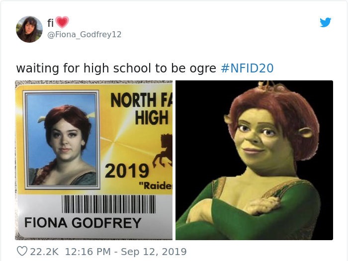 Chica en su foto de credencial escolar disfrazada como Fiona de Shrek 
