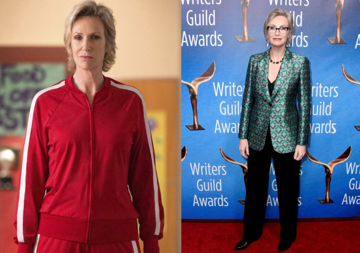 Jane Lynch en 2009 en el programa glee y después en la alfombra roja de los premios de la academia 