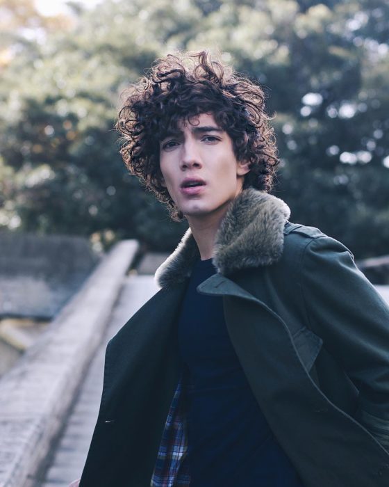Jorge López Astorga, actor de serie de Netflix que interpreta a Valerio; chico de cabello chino y rebelde