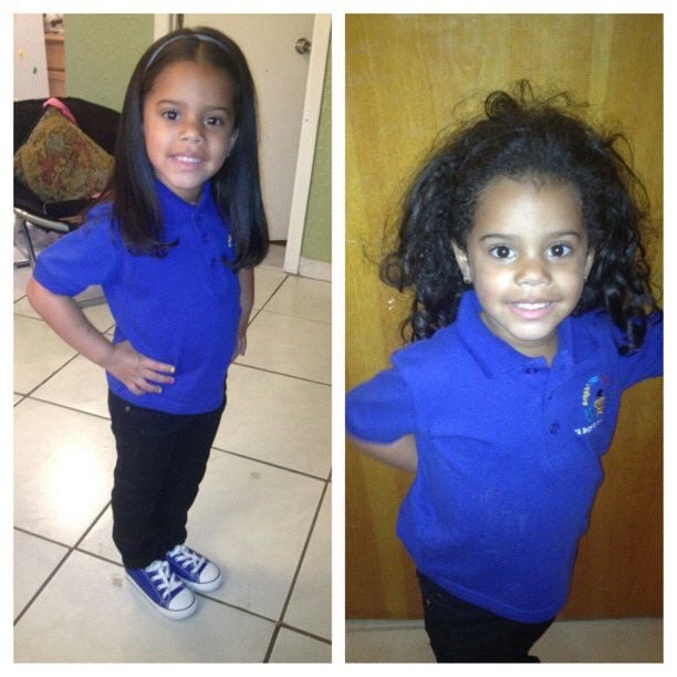 Niña con camisa azul rey, siendo fotografiada antes y después de su primer día de clases