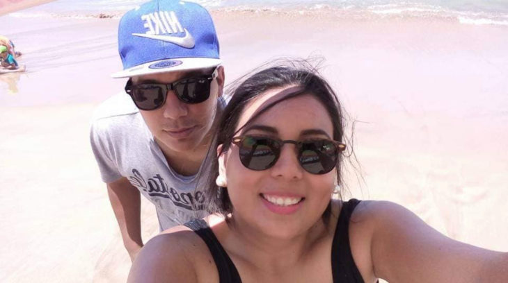 Historia de amor con final triste; chico cuenta cómo fue la vida con su novia; pareja en la playa