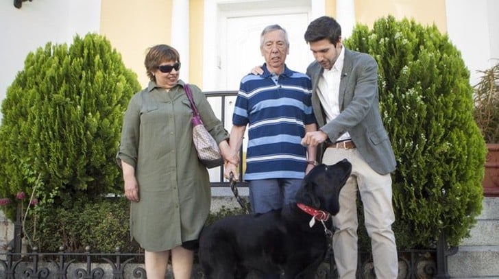 Foto de Lass con la familia de Mariano Díaz, su dueño