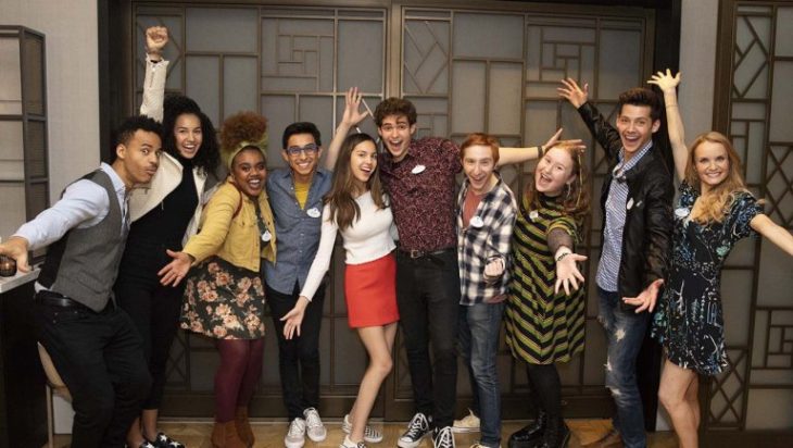  Joshua Bassett, Olivia Rodrigo, Matt Cornett, Kate Reinders, Sofia Wylie, Matt Cornett y Dara Renee. en la serie High School Musical: The Musical: The Series