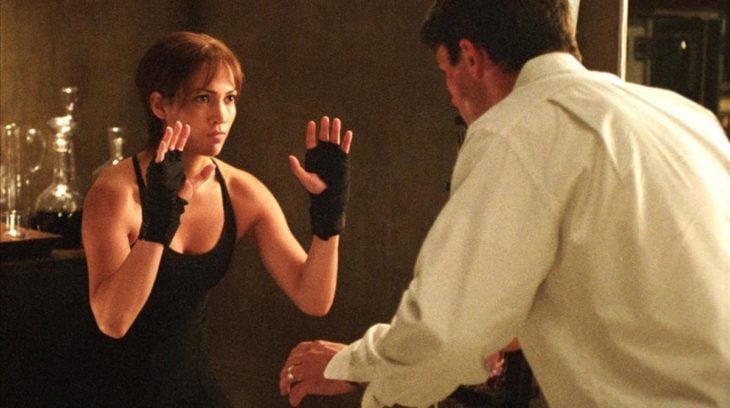 escena de la película 'Nunca más' cuando Jennifer López enfrenta a su esposo que la persigue