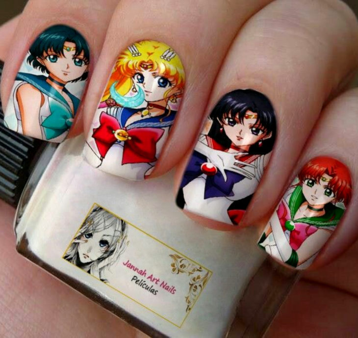 Manicura de Sailor Moon; uñas pintadas de Sailor Scouts; Mercurio, Serena Tsukino, Marte y Júpiter; Ami, Rei y Lita