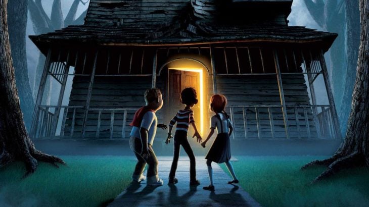 Escena de la película Monster House, grupo de niños parados frente a una casa