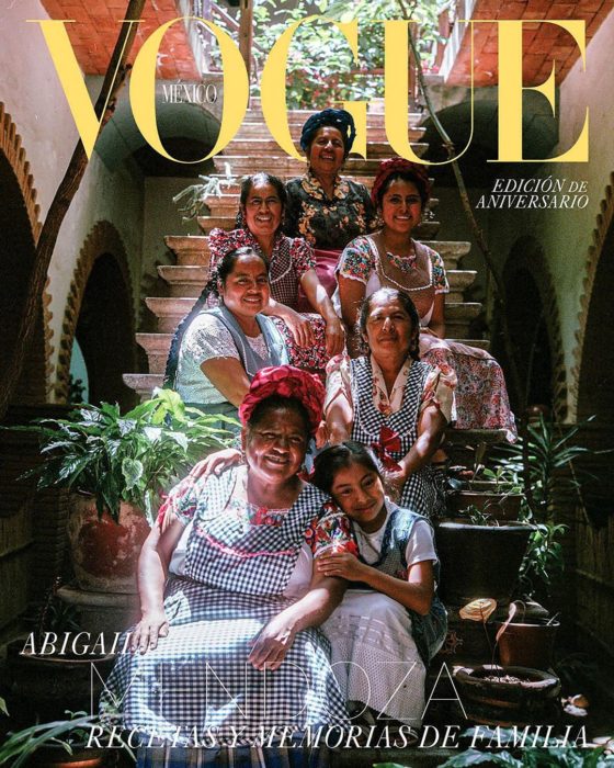 Portada de la revista Vogue México con Abigail Mendoza y sus cocineras