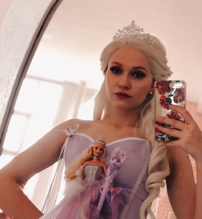 Cosplayers se disfrazan de diferentes películas de Barbie; Princesa Sugarplum, El cascanueces 