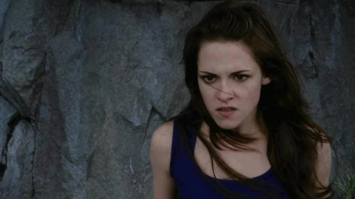 Escena película Crepúsculo Amanecer parte 2. Bella enojada mirando a Jacob