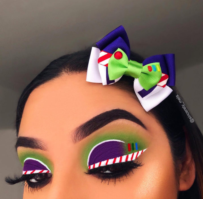 Maquillaje de ojos de Halloween; sombra morada y verde de Buzz Ligthyear de Toy Story