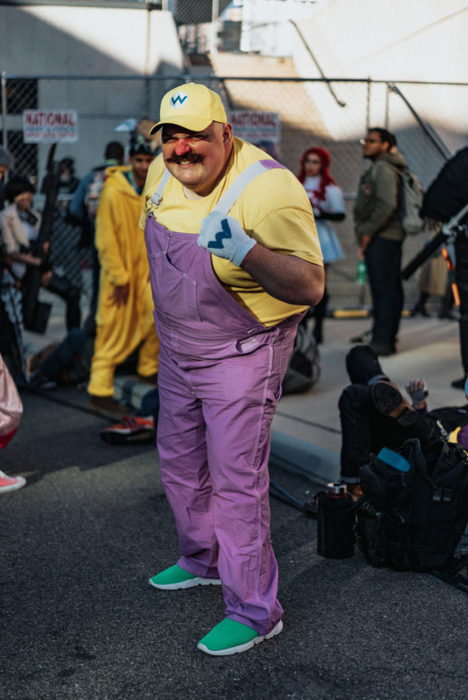 Hombre disfrazado del enemigo de Mario Bros en New York Comic Con 2019